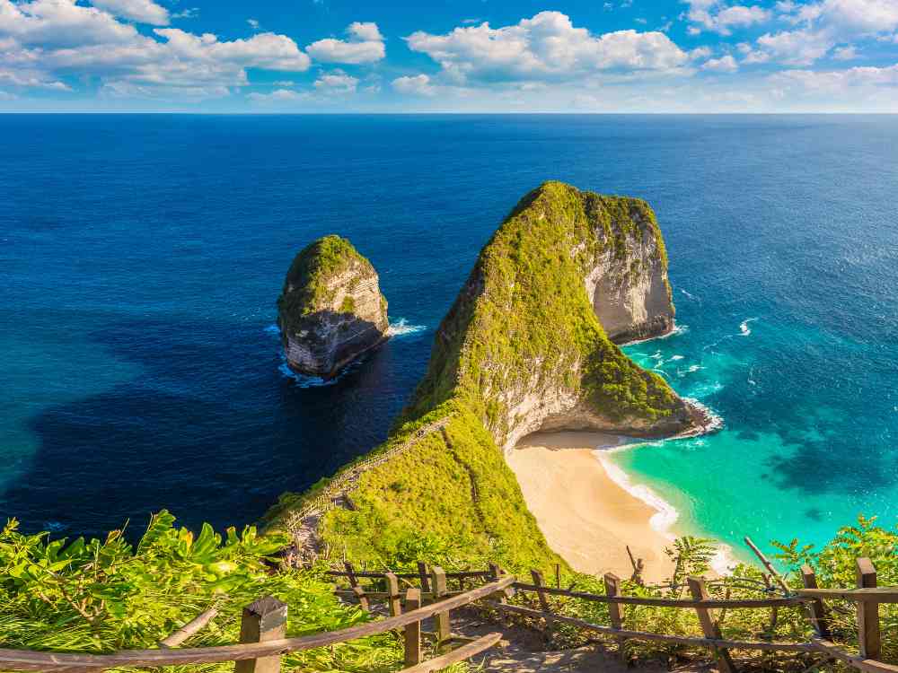 Crypto Exchange Near Kelingking Beach